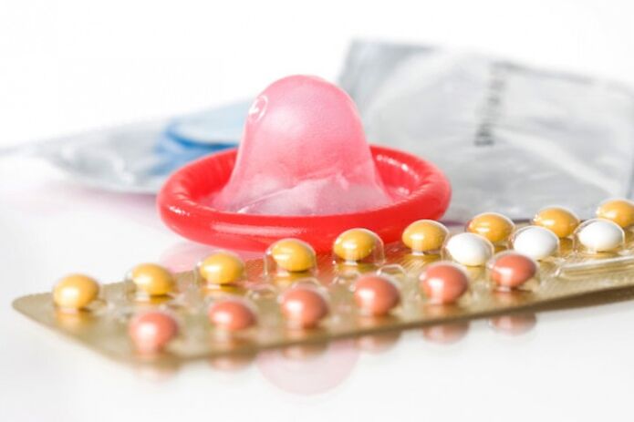 콘돔과 피임약은 원치 않는 임신을 예방합니다